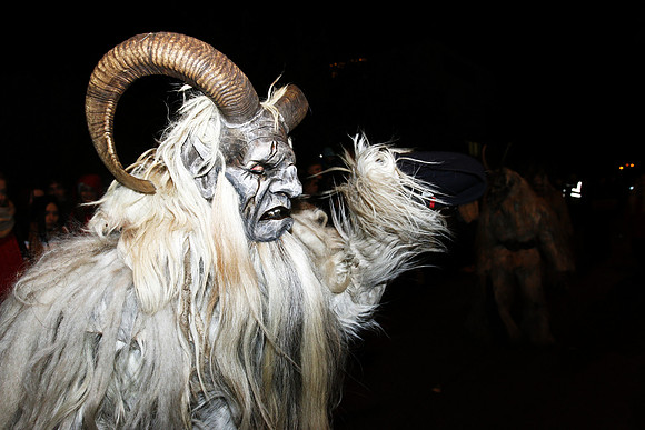 Maxglaner Krampus und Perchtenlauf