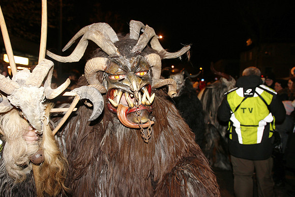 Maxglaner Krampus und Perchtenlauf