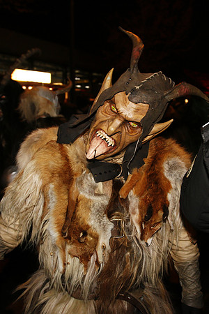 Maxglaner Krampus und Perchtenlauf