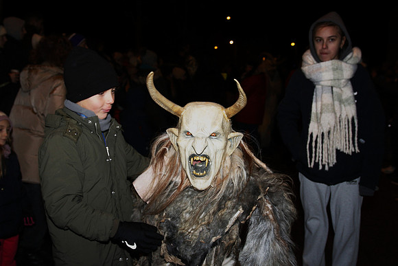 Maxglaner Krampus und Perchtenlauf