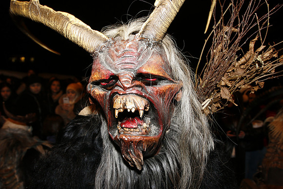 Maxglaner Krampus und Perchtenlauf