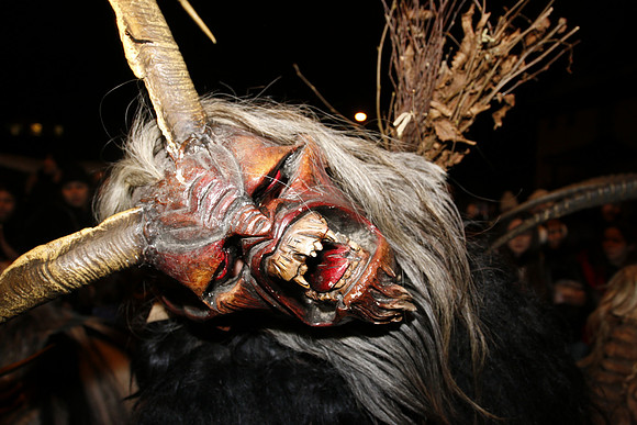 Maxglaner Krampus und Perchtenlauf