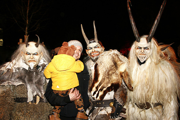 Maxglaner Krampus und Perchtenlauf