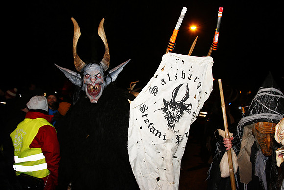 Maxglaner Krampus und Perchtenlauf