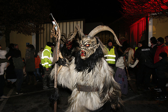 Maxglaner Krampus und Perchtenlauf