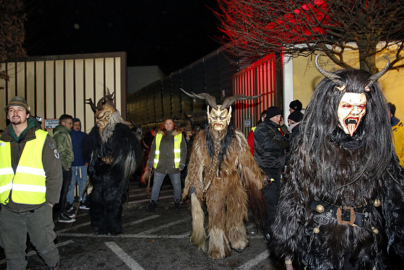 Maxglaner Krampus und Perchtenlauf