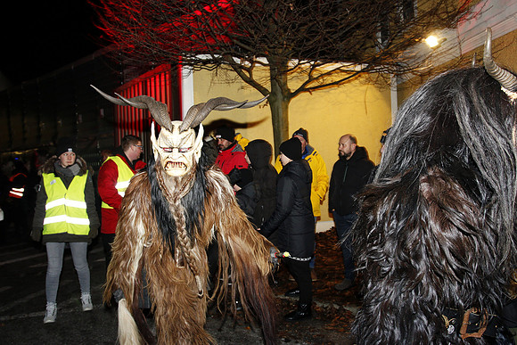 Maxglaner Krampus und Perchtenlauf