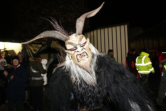 Maxglaner Krampus und Perchtenlauf