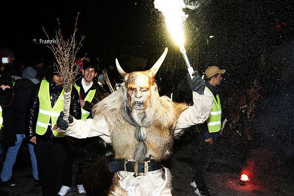 Maxglaner Krampus und Perchtenlauf