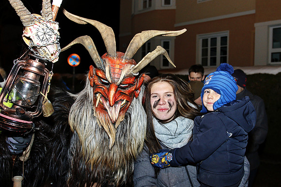 Maxglaner Krampus und Perchtenlauf