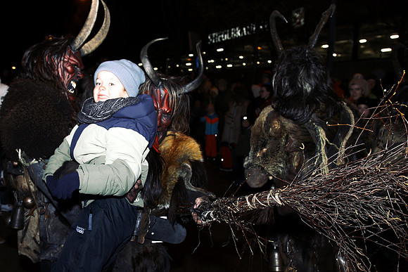 Maxglaner Krampus und Perchtenlauf
