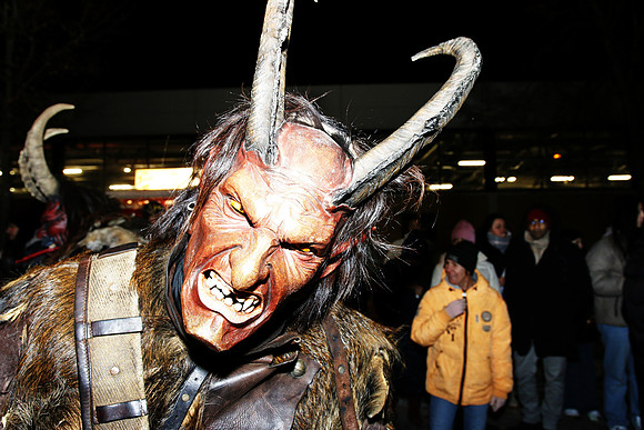 Maxglaner Krampus und Perchtenlauf