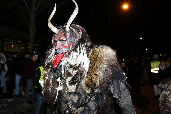Maxglaner Krampus und Perchtenlauf