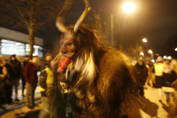 Maxglaner Krampus und Perchtenlauf