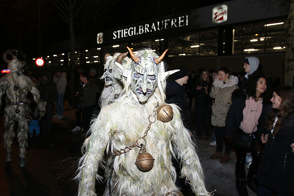 Maxglaner Krampus und Perchtenlauf