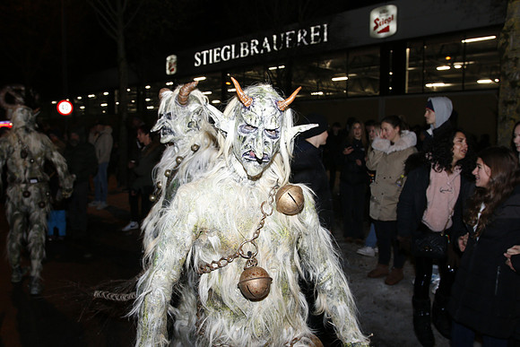 Maxglaner Krampus und Perchtenlauf