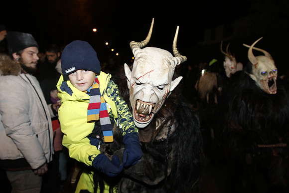 Maxglaner Krampus und Perchtenlauf
