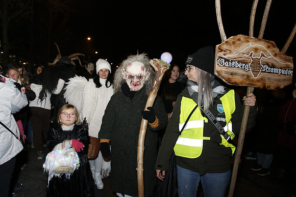 Maxglaner Krampus und Perchtenlauf