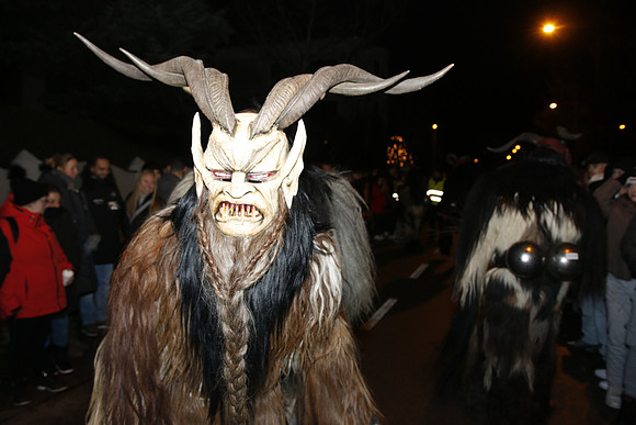 Maxglaner Krampus und Perchtenlauf