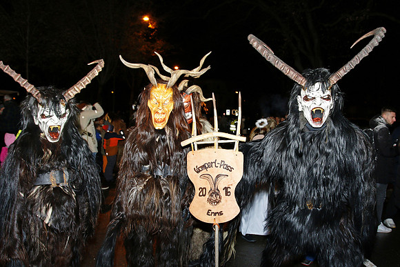 Maxglaner Krampus und Perchtenlauf