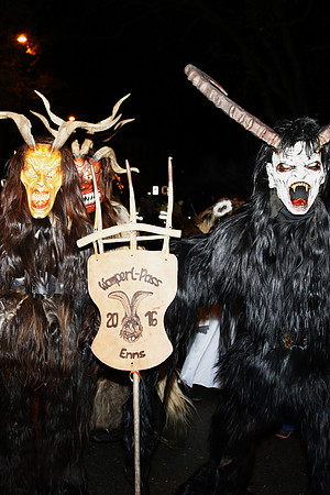 Maxglaner Krampus und Perchtenlauf