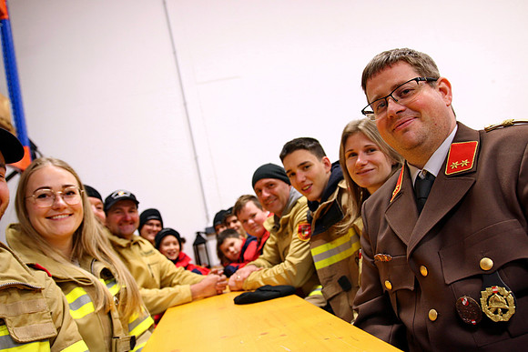 Friedenslichtabholung der Feuerwehrjugend im Bezirk Flachgau