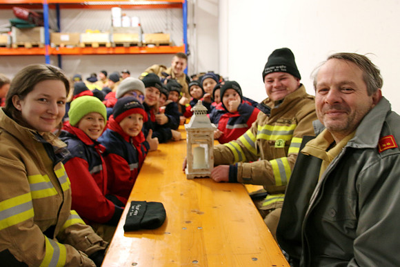 Friedenslichtabholung der Feuerwehrjugend im Bezirk Flachgau