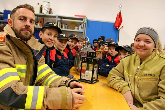 Friedenslichtabholung der Feuerwehrjugend im Bezirk Flachgau