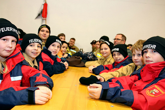 Friedenslichtabholung der Feuerwehrjugend im Bezirk Flachgau