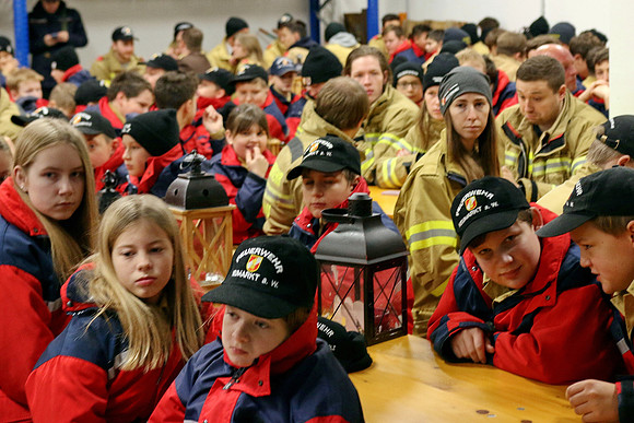 Friedenslichtabholung der Feuerwehrjugend im Bezirk Flachgau