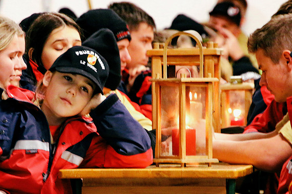 Friedenslichtabholung der Feuerwehrjugend im Bezirk Flachgau