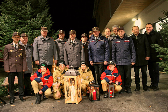 Friedenslichtabholung der Feuerwehrjugend im Bezirk Flachgau