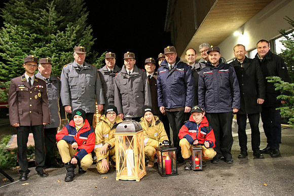 Friedenslichtabholung der Feuerwehrjugend im Bezirk Flachgau
