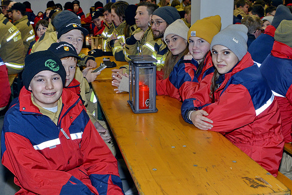 Friedenslichtabholung der Feuerwehrjugend im Bezirk Flachgau
