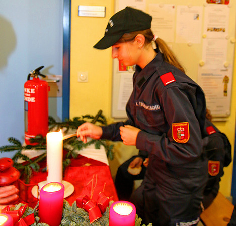 Friedenslichtbholung bei der Feuerwehr Hallein