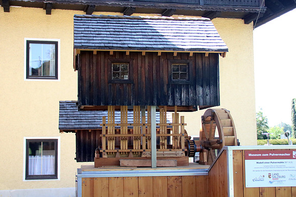 Pulvermacher Museum