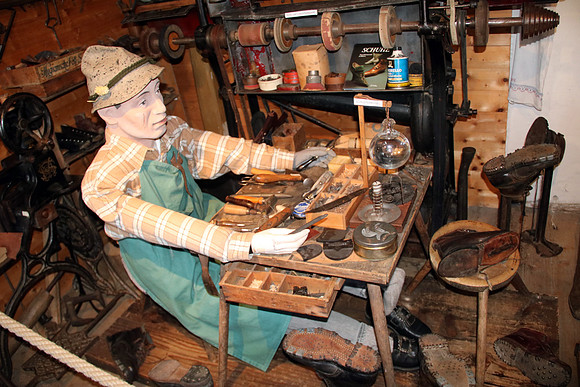 Pulvermacher Museum
