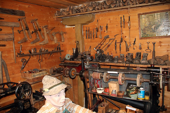 Pulvermacher Museum