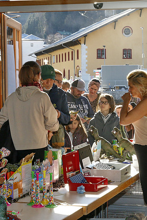 Dinosaurier-Theater im Ziegelstadel
