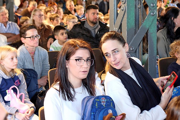Dinosaurier-Theater im Ziegelstadel