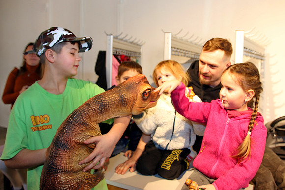 Dinosaurier-Theater im Ziegelstadel