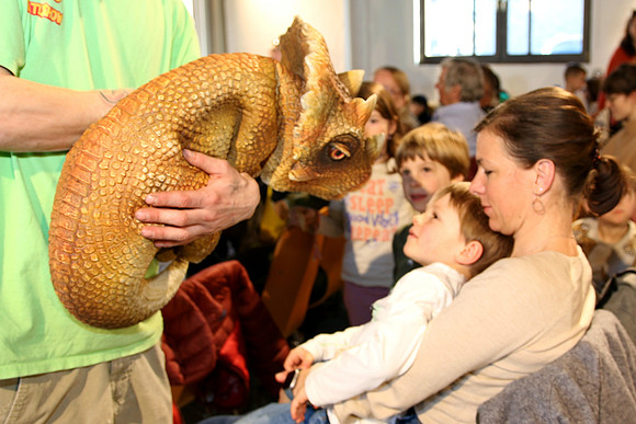 Dinosaurier-Theater im Ziegelstadel