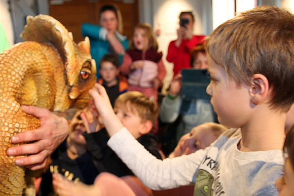 Dinosaurier-Theater im Ziegelstadel