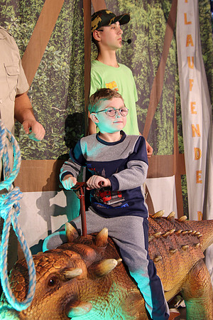 Dinosaurier-Theater im Ziegelstadel
