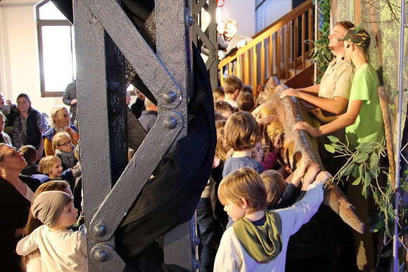 Dinosaurier-Theater im Ziegelstadel
