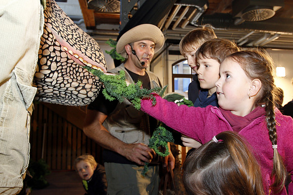 Dinosaurier-Theater im Ziegelstadel
