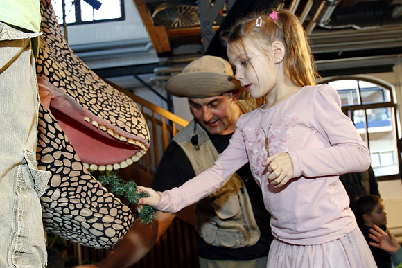 Dinosaurier-Theater im Ziegelstadel