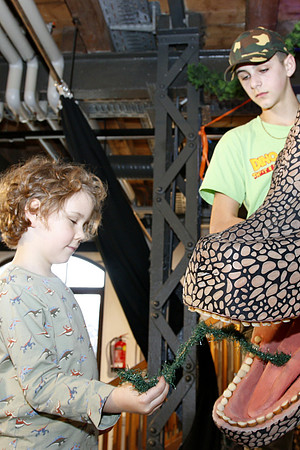 Dinosaurier-Theater im Ziegelstadel