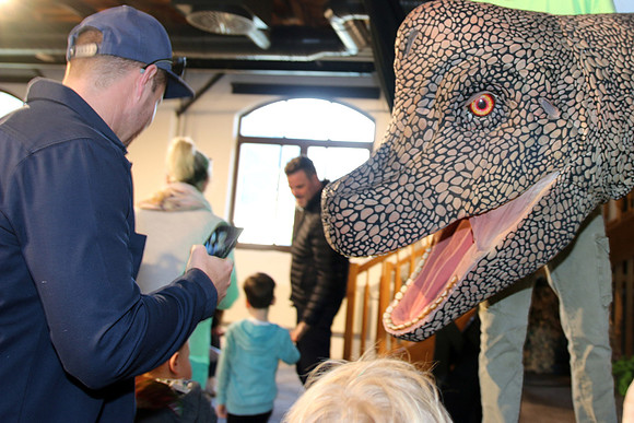 Dinosaurier-Theater im Ziegelstadel
