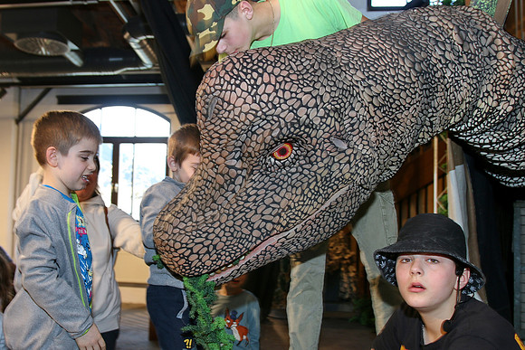 Dinosaurier-Theater im Ziegelstadel